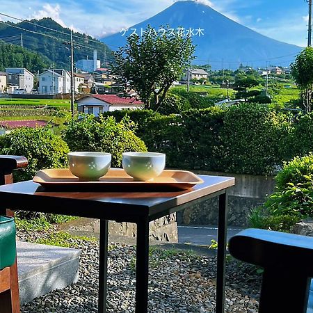富士山を眺められる宿 ゲストハウス花水木 Nishikatsura Bagian luar foto