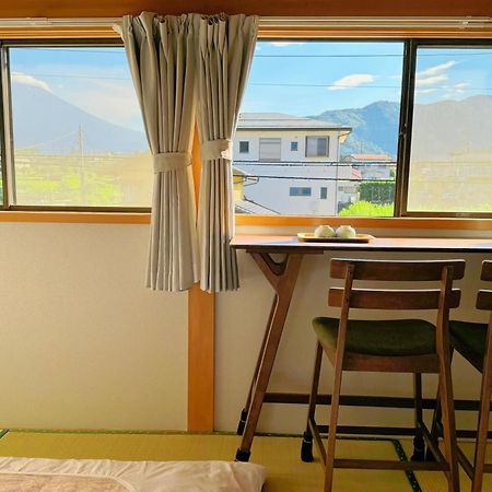 富士山を眺められる宿 ゲストハウス花水木 Nishikatsura Bagian luar foto