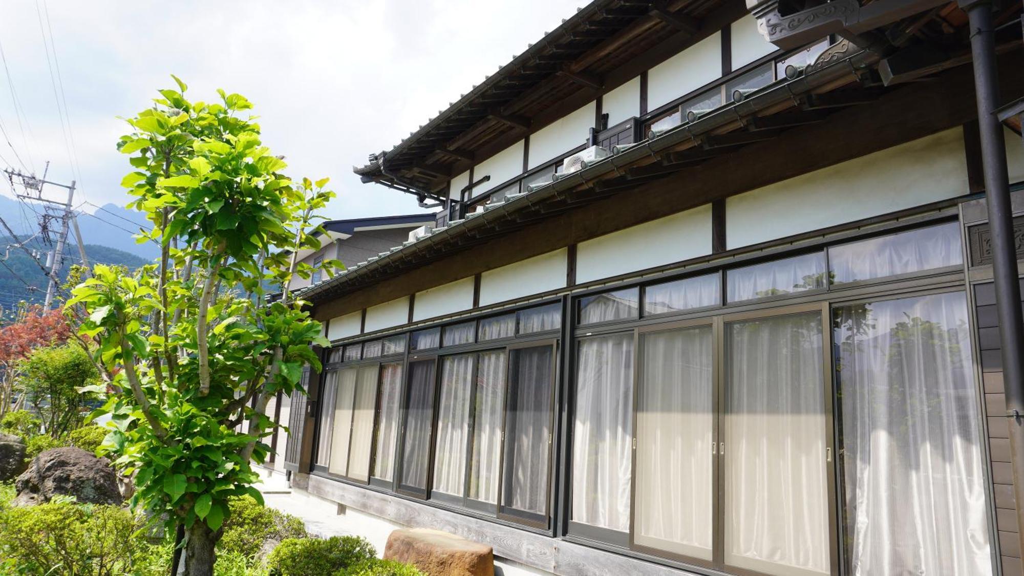 富士山を眺められる宿 ゲストハウス花水木 Nishikatsura Bagian luar foto