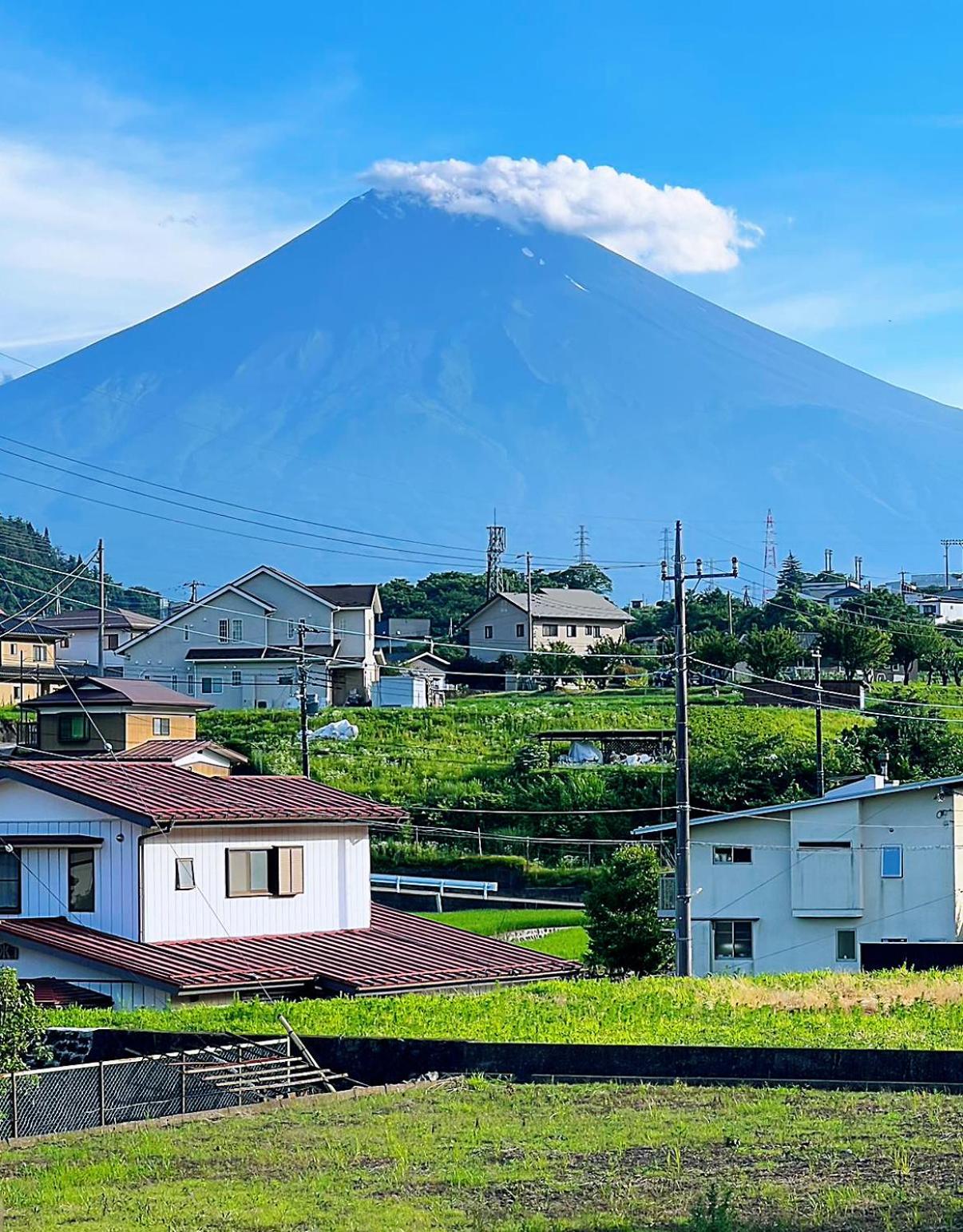 富士山を眺められる宿 ゲストハウス花水木 Nishikatsura Bagian luar foto
