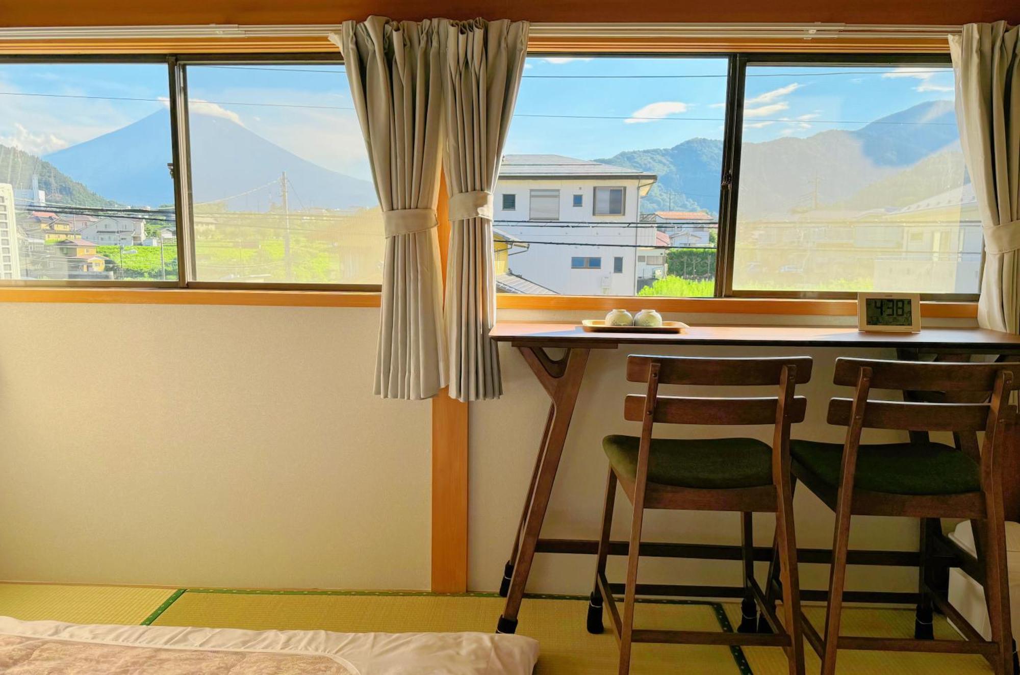 富士山を眺められる宿 ゲストハウス花水木 Nishikatsura Bagian luar foto