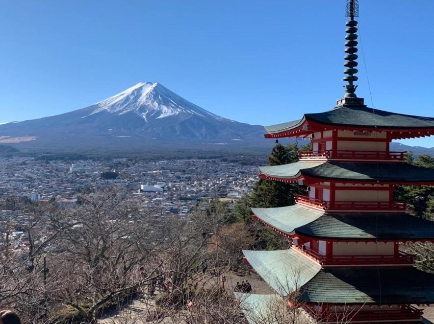 富士山を眺められる宿 ゲストハウス花水木 Nishikatsura Bagian luar foto